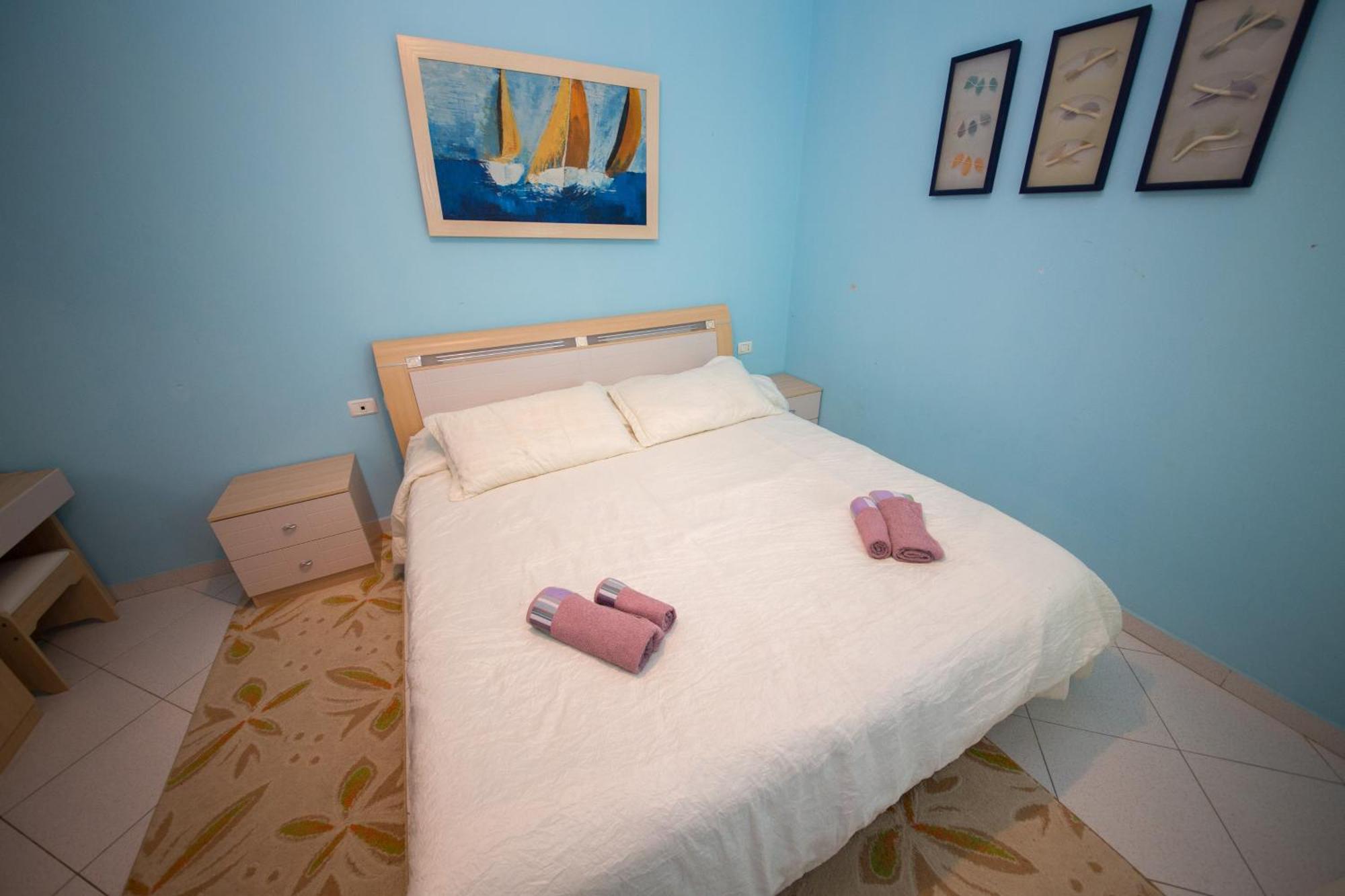 גולם Apartments Qerret מראה חיצוני תמונה