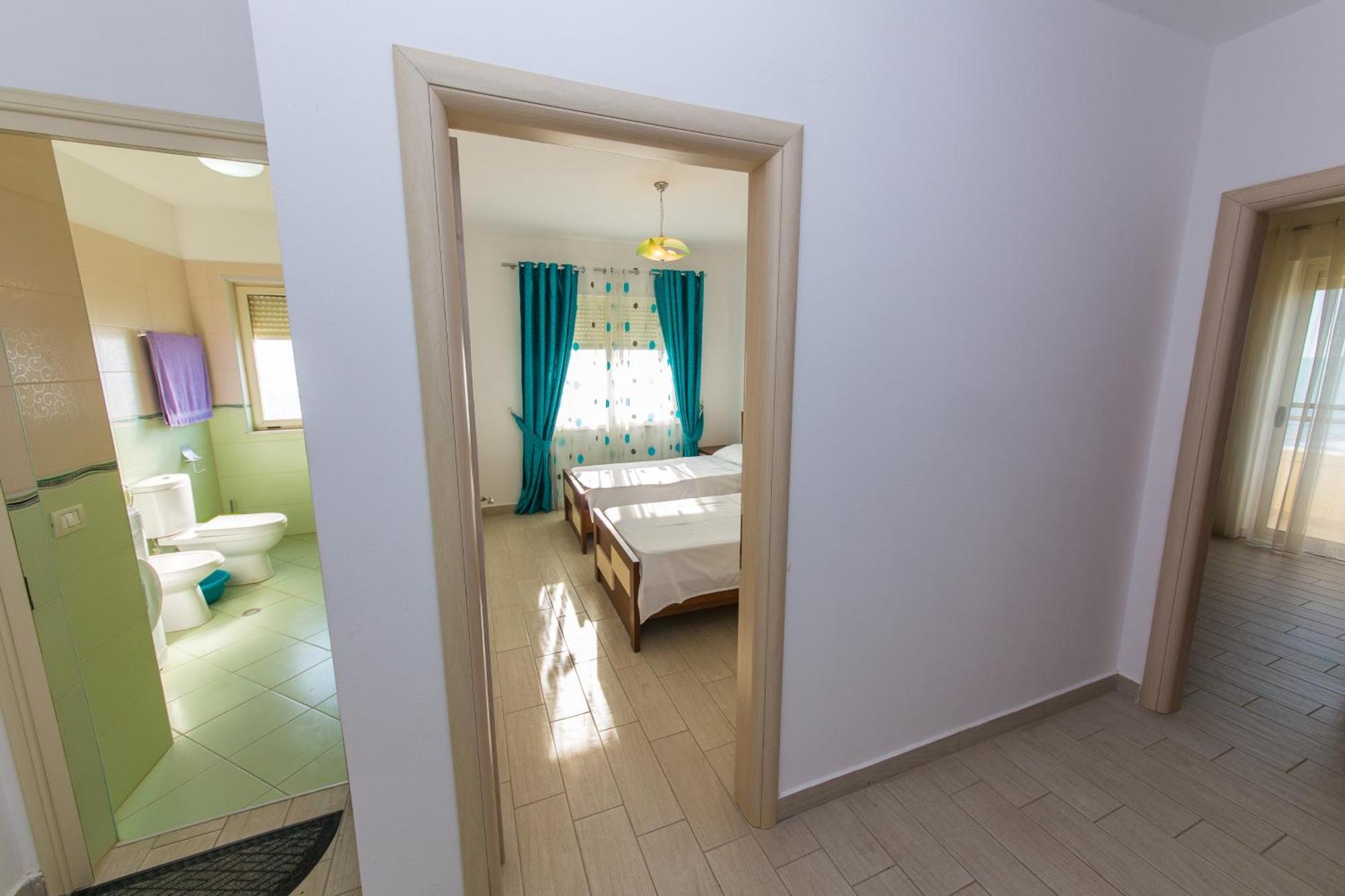 גולם Apartments Qerret חדר תמונה