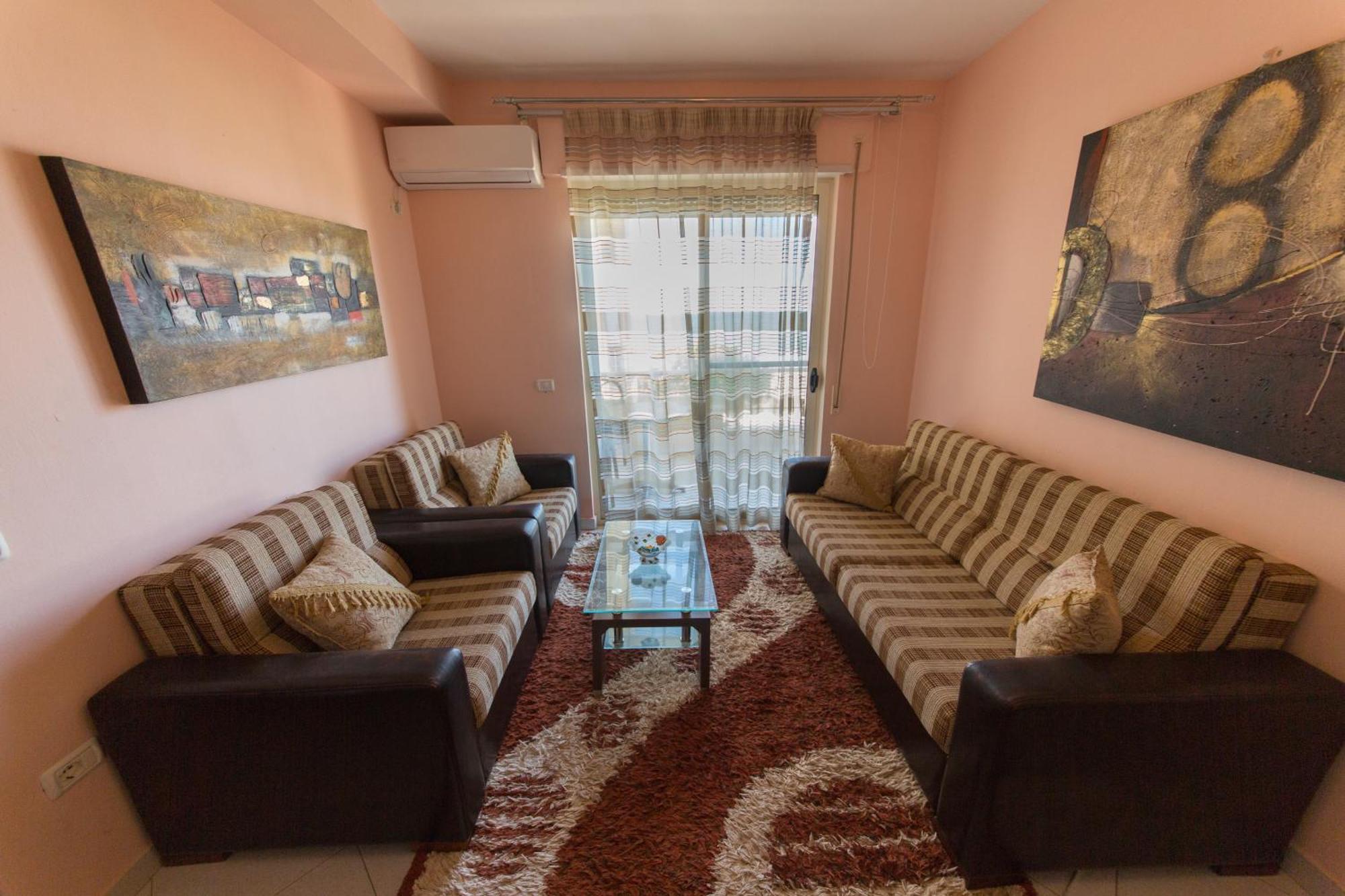 גולם Apartments Qerret מראה חיצוני תמונה